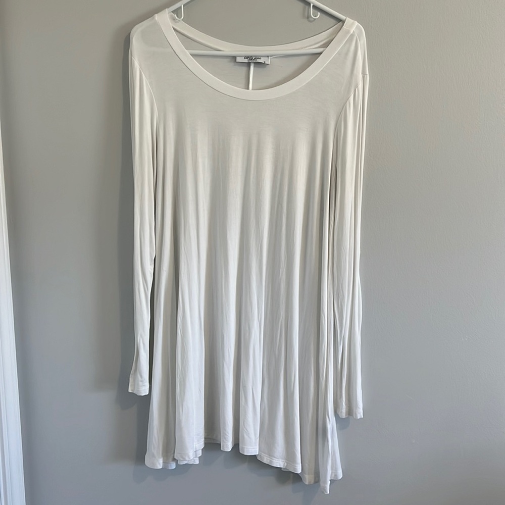 Carly Jean Los Angeles Basic White Shirt